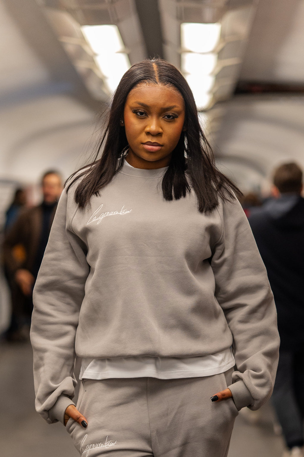 Pull à col rond à signatures brodées