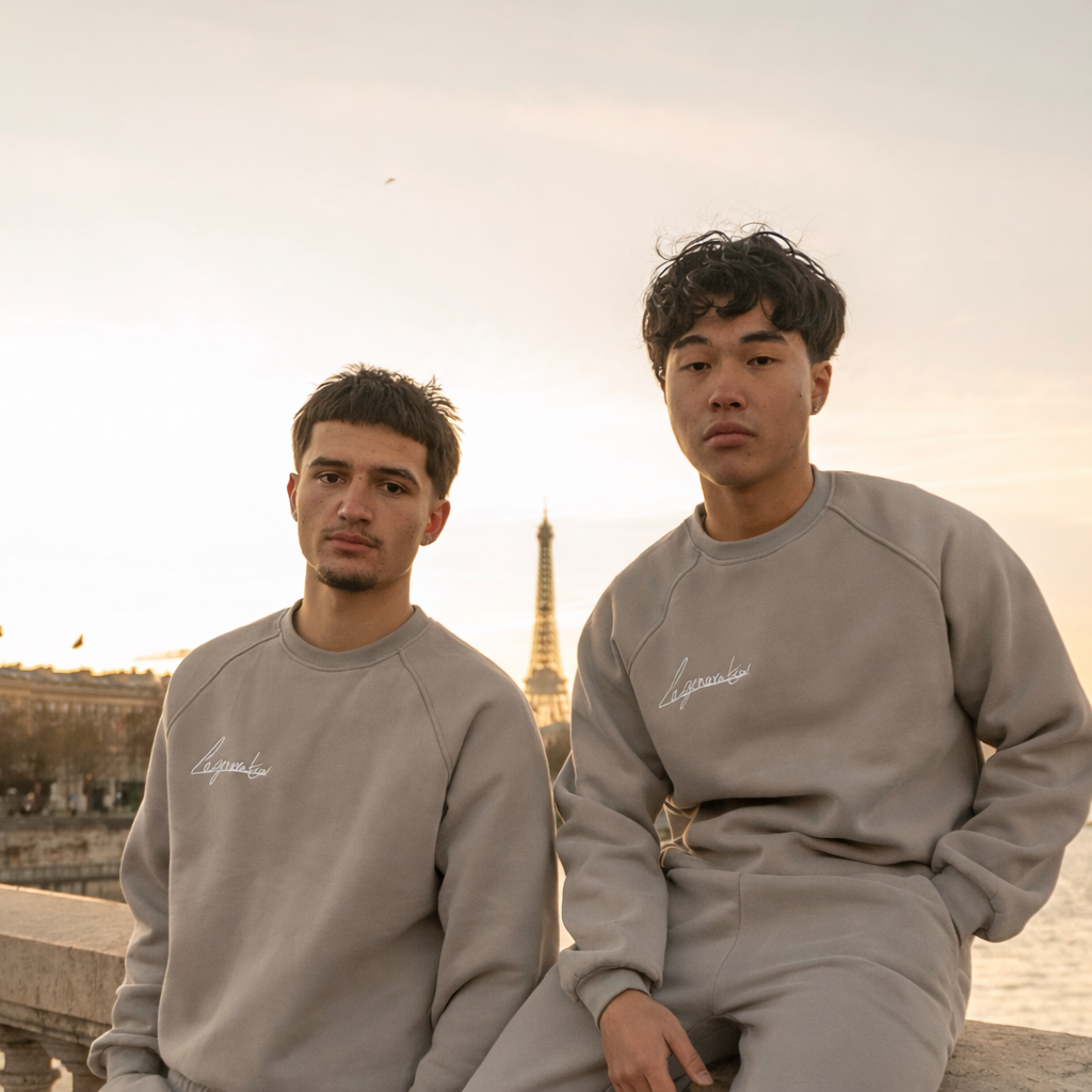 Pull à col rond à signatures brodées